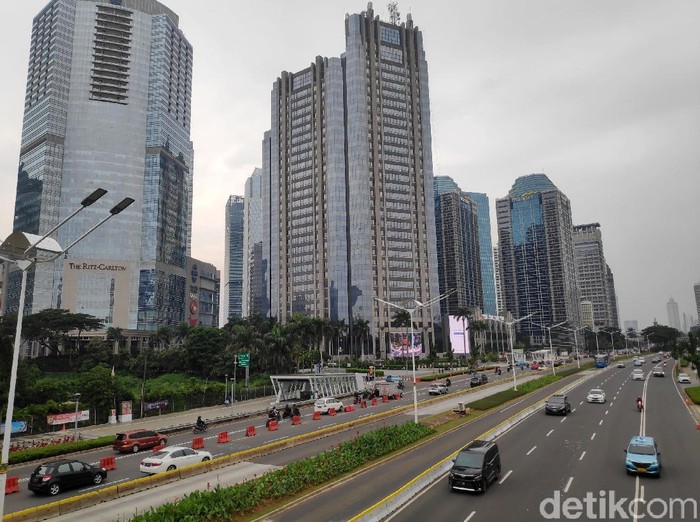 International Monetary Fund (IMF) ramal pertumbuhan ekonomi Indonesia akan minus 1,5% pada tahun ini. Kondisi itu terjadi salah satunya akibat pandemi COVID-19.