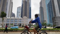 Sementara untuk keseluruhan ASEAN 5 yaitu Indonesia, Thailand, Malaysia, Filipina, dan Vietnam angka pertumbuhan ekonominya minus 3,4% di sepanjang tahun 2020. Angka proyeksi ini masih memperhitungkan ketidakpastian yang berasal dari COVID-19.