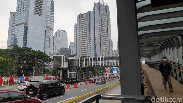 International Monetary Fund (IMF) ramal pertumbuhan ekonomi Indonesia akan minus 1,5% pada tahun ini. Kondisi itu terjadi salah satunya akibat pandemi COVID-19.