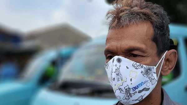 Pembagian Masker untuk Warga Jakarta