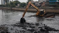 Kegiatan tersebut dilakukan guna mengantisipasi terjadinya banjir.