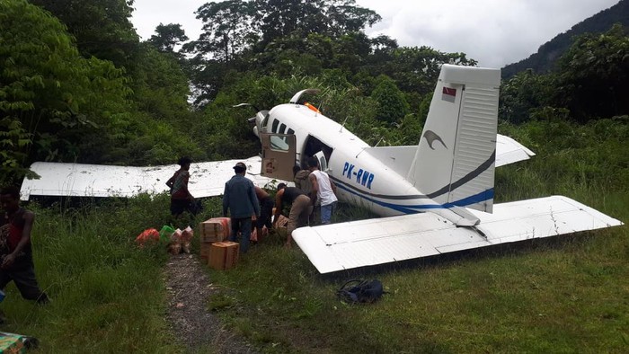 Pesawat perintis Tariku Aviation, tergelincir di Bandara Bayabiru, Kabupaten Paniai, Papua.