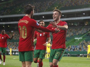 Ronaldo Absen, Portugal Tekuk Swedia 3-0