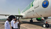 Pesawat yang dipasangi logo ini berjenis Airbus 320 (A-320). Pesawat ini telah terbang ke beberapa kota di Indonesia sejak 24 September 2020. (Foto: Putu Intan/detikcom)