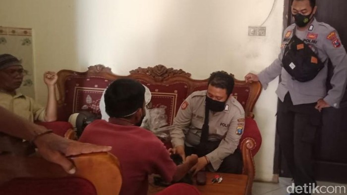 Pria Asal Banyuwangi Diringkus Polisi Karena Tepergok Jual Emas Imitasi