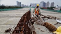 6 ruas jalan tol sepanjang 69,77 Km tersebut akan mengadopsi konstruksi jalan layang yang terintegrasi dengan transportasi umum Bus Rapid Transit (BRT).   