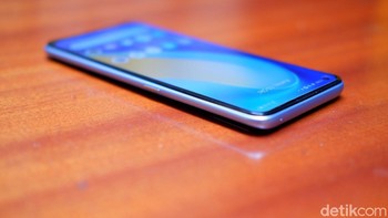 Realme 7 Pro dibekali dengan prosesor Snapdragon 720G. Hanya ada satu konfigurasi yang ditawarkan yaitu RAM 8GB. Foto: Adi Fida Rahman/detikINET