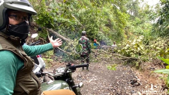 Ridwan Kamil inspeksi jalan tembus Cisalak Subang ke Bandung Barat
