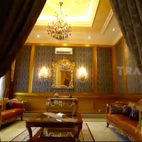 Salah satu sudut rumah yang kental dengan interior bergaya klasik bak istana. (Foto: YouTube/Trans 7 Official)