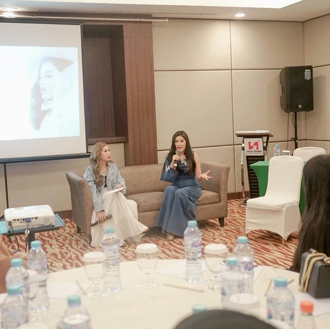 Berkat kesuksesannya, Shandy Purnamasari kerap diundang sebagai pembicara untuk berbagi tips sebagai womenpreneur muda, bisnis dan progress bisnis apa yang menjanjikan untuk masa mendatang. Foto: Instagram @shandypurnamasari