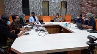 Sementara itu, Direktur Utama PT Revealium Barakah Hub Devi Erna Rachmawati mengatakan, e-Commerce dapat dimanfaatkan dalam operasional bisnis UMKM. UMKM akan mendapatkan akses pasar yang lebih luas dan berpeluang menggaet pelanggan baru. Di sisi lain, pelanggan akan lebih mudah mendapatkan informasi yang diperlukan secara online.