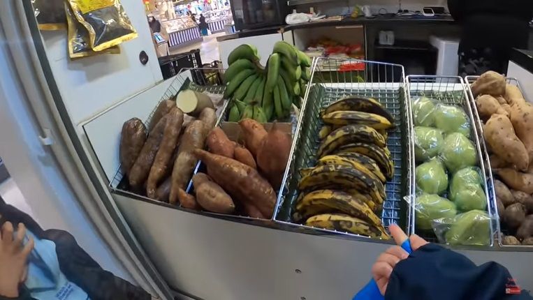 Pasar di Inggris Jual Singkong dan Pisang Tanduk