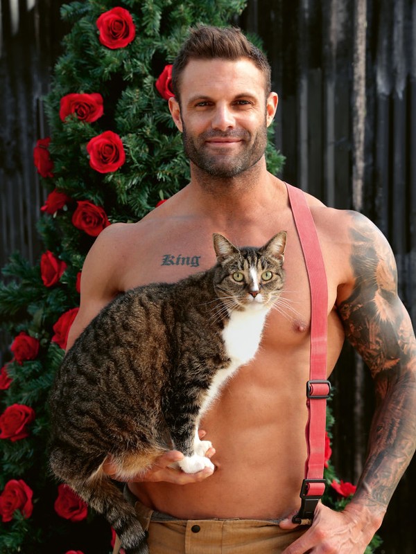 Setiap tahun, ratusan petugas pemadam kebakaran dari seluruh Australia mengirimkan foto untuk menjadi bagian dari pemotretan kalender. Tetapi hanya 24 yang dipilih untuk datang ke pemotretan di Gold Coast. (dok The Australian Firefighters Calendar ) Setiap tahun, ratusan petugas pemadam kebakaran dari seluruh Australia mengirimkan foto untuk menjadi bagian dari pemotretan kalender. Tetapi hanya 24 yang dipilih untuk datang ke pemotretan di Gold Coast. (dok The Australian Firefighters Calendar )