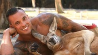 Setiap tahunnya, Pemadam Kebakaran Australia membuat kalender untuk mengumpukan sumbangan. (dok The Australian Firefighters Calendar )
