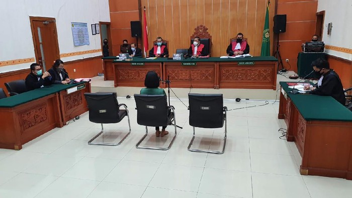 Vanessa Angel menjalani sidang tuntutan di PN Jakbar