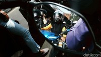 Mereka melakukan ini karena tuntutan ekonomi yang semakin berat di tengah pandemi virus Corona.