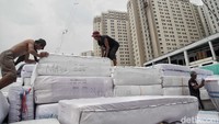 Ditambah lagi dengan UU Cipta kerja yang semakin merugikan masyarakat. Dan jika tidak ada tindakan dari pemerintah, maka akan terus terjadi unjuk rasa terhadap UU Cilaka ini.