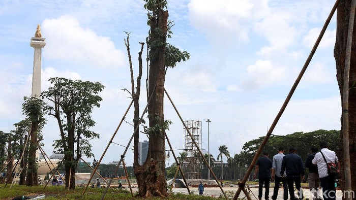 Proyek revitalisasi Monas bagian selatan yang penuh polemik sudah selesai dikerjakan. Berikut deretan foto-foto sejak polemik proyek ini mencuat hingga masuk babak akhir.