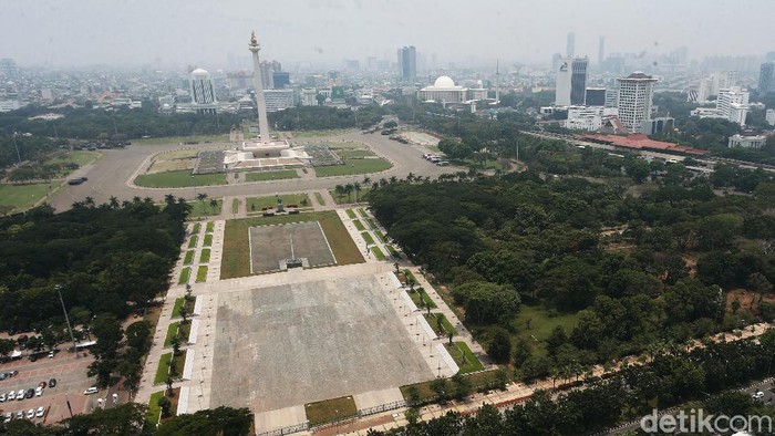 Babak Akhir Polemik Revitalisasi Monas Proyek revitalisasi Monas bagian selatan yang penuh polemik sudah selesai dikerjakan. Berikut deretan foto-foto sejak polemik proyek ini mencuat hingga masuk babak akhir.