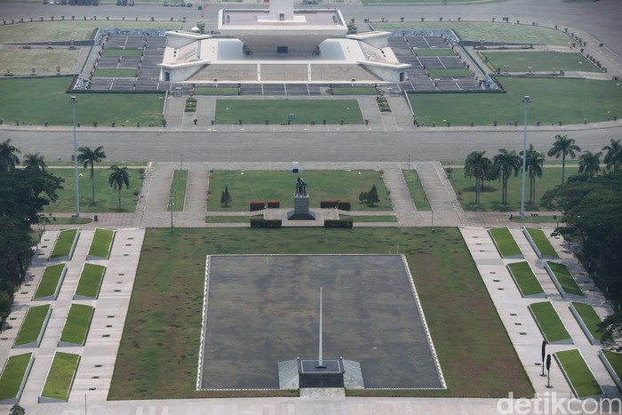 Proyek revitalisasi Monas bagian selatan yang penuh polemik sudah selesai dikerjakan. Berikut deretan foto-foto sejak polemik proyek ini mencuat hingga masuk babak akhir.