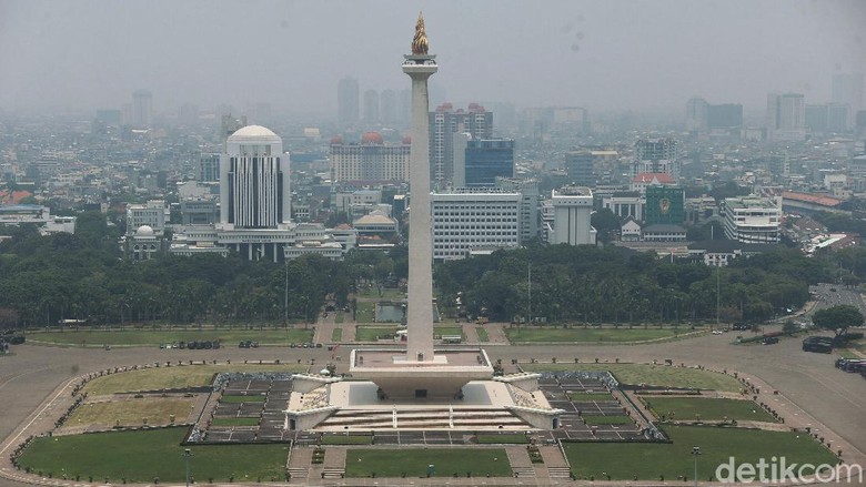 Babak Akhir Polemik Revitalisasi Monas Proyek revitalisasi Monas bagian selatan yang penuh polemik sudah selesai dikerjakan. Berikut deretan foto-foto sejak polemik proyek ini mencuat hingga masuk babak akhir.