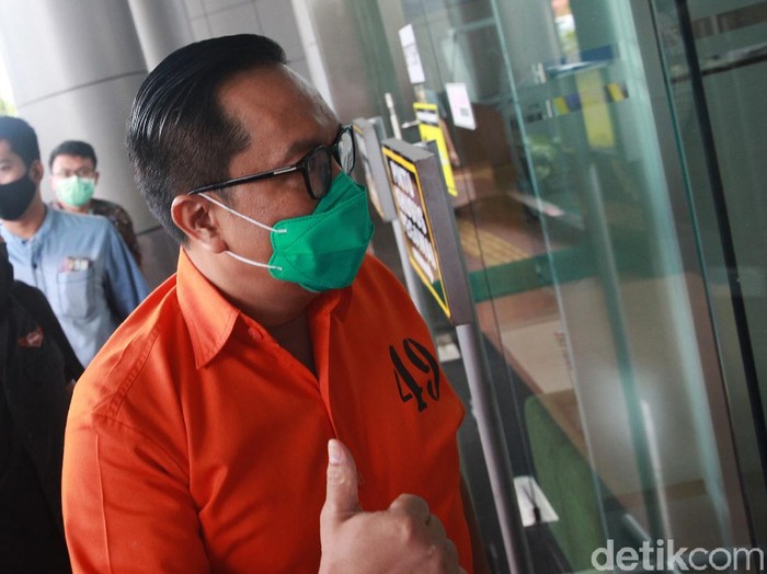 Bareskrim Polri bakal melimpahkan tahap II perkara penghapusan red notice Djoko Tjandra ke Kejaksaan Negeri (Kejari) Jakarta Selatan, Jumat (16/10/2020). Dua jenderal polisi yang menjadi tersangka dalam kasus itu mendatangi Kejaksaan Negeri Jakarta Selatan. Salah satunya Brigjen Prasetijo Utomo.