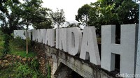 Kamu bisa melihat keindahan alam Pangandaran dari Bukit Indah Damai. 