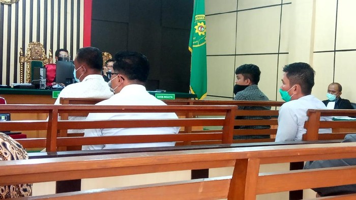 Cecep gunakan pakaian putih saat jadi saksi korupsi