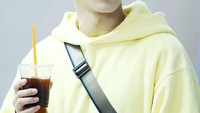 Di kalangan penggemar EXO, Chen memang terkenal doyan kuliner. Bahkan ia sering mengabadikan momen setiap kali kulineran seru. Foto: Instagram @exochenn