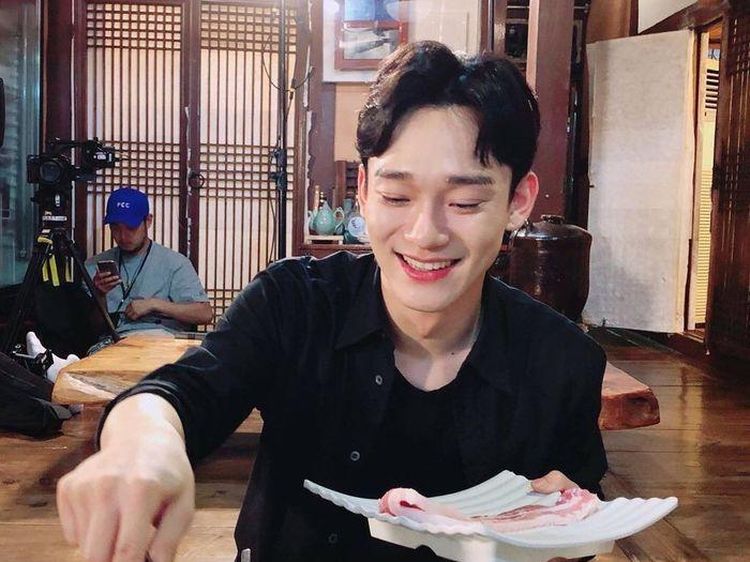 Momen-momen Seru Chen EXO Saat Ngopi dan BBQ-an