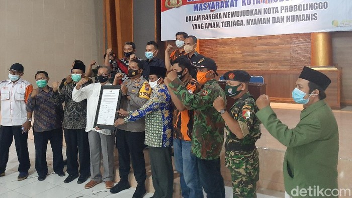 Banyak pelajar SLTA ikut demo tolak Omnibus Law hingga berujung ricuh. Dinas Pendidikan Dan Kebudayaan Kota Probolinggo akan memberikan sanksi tegas pada pelajar yang nekat demo.