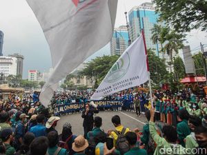 Demo Tolak UU Cipta Kerja, Mahasiswa Minta Ditemui Jokowi