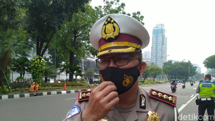 Dirlantas Polda Metro Jaya Kombes Sambodo Purnomo Yogo menyisir Jalan Medan Merdeka Selatan (Sachril Agustin/detikcom)