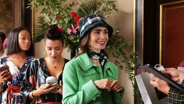 10 Gaya Terbaik Lily Collins Si Emily in Paris yang Bisa Jadi Inspirasi Kamu
