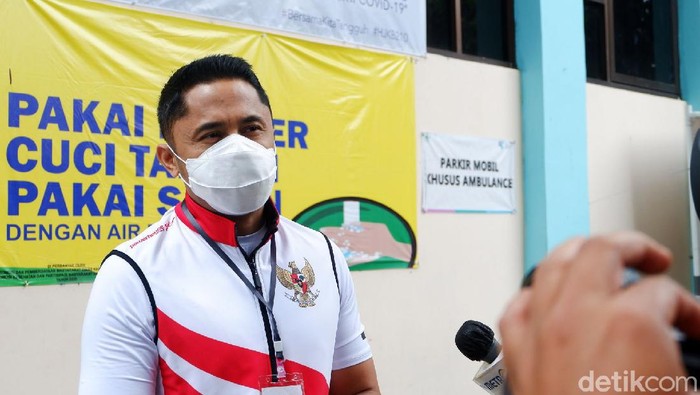 Wakil Bupati Kabupaten Bandung Barat Hengky Kurniawan resmi mendapatkan suntikan vaksin Sinovac COVID-19 hari ini, Jumat (16/10/2020). Dia dinyatakan resmi setelah mendapatkan hasil swab test negatif yang dilaksanakan pada Selasa (13/10) lalu.