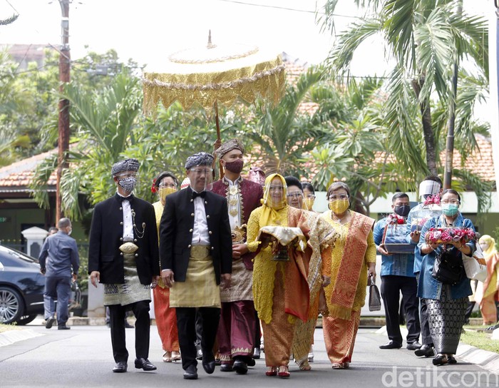 Indra Priawan saat ditemui di kediaman Nikita Willy di Jatiwaringin.