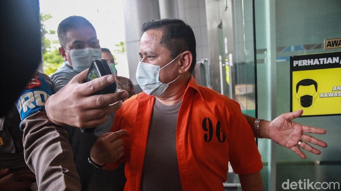 Bareskrim Polri bakal melimpahkan tahap II perkara penghapusan red notice Djoko Tjandra ke Kejaksaan Negeri (Kejari) Jakarta Selatan, Jumat (16/10/2020). Dua jenderal polisi yang menjadi tersangka dalam kasus itu mendatangi Kejaksaan Negeri Jakarta Selatan. Salah satunya Irjen Napoleon Bonaparte.