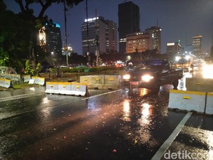 Kawat Besi Dicopot, Lalin Jalan Medan Merdeka Barat Kembali Normal