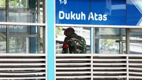 Prajurit Marinir disiagakan untuk mengantisipasi terjadinya kericuhan saat aksi demo.