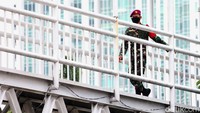 Jelang demo Badan Eksekutif Mahasiswa Seluruh Indonesia (BEM SI), pasukan Marinir disiagakan di fasilitas umum, seperti JPO dan halte TransJakarta, Jumat (16/10/2020).