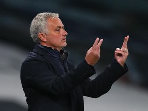 Jose Mourinho Masih Memburu Dua Bek Chelsea Ini