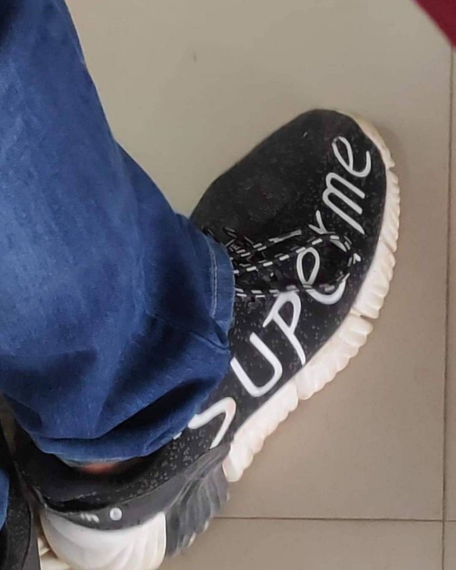 Kayak pernah baca deh merek mahal yang satu ini. Tapi kayaknya tulisannya nggak gini ya.. Foto: Instagram/@idiotikasta