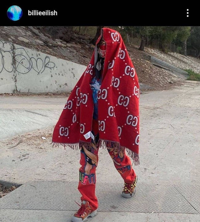 Mungkin niatnya biar terlihat fashionable dan keren ya, tapi jadinya malah gini.. Foto: Instagram/@receh.id