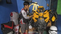 Kerajinan kostum karakter robot tersebut dijual seharga Rp1 juta hingga Rp6 juta per unit tergantung tingkat kerumitan dan dipasarkan melalui sistem daring.