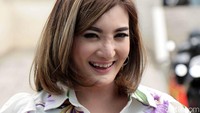 Selamat ya Kiki Amalia, semoga bahagia terus! Pool/Noel/detikFoto.