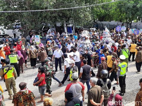 Kirab Budaya Pedagang Pasar Klewer, Solo, Jumat (16/10/2020).