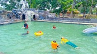 Selain menghadirkan banyak spot foto, MBS juga memiliki kolam renang anak (mahonibangunsentosa/Instagram)