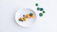 Dalam usaha bisnis terbaru, maskapai penerbangan Finlandia ini mulai menjual makanan siap saji yang terinspirasi dari penawaran di kelas bisnis. Lokasi penjualannya di toko bahan makanan di Kota Vantaa, Finlandia.