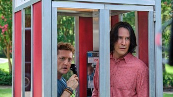 Mesin waktu Phone Booth di film Bill and Ted. Foto: Orion Picture.  
