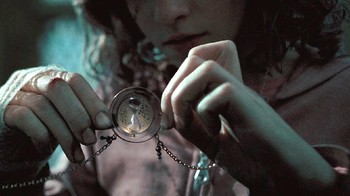Time-Turner di Harry Potter and The Prisoner of Azkaban. Foto Warner Bros  